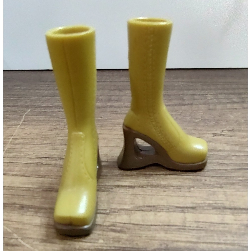BRATZ DOLL SHOES XPRESS IT 2002 YASMIN YELLOW TAN BROWN TALL BOOTS ONLY Z28